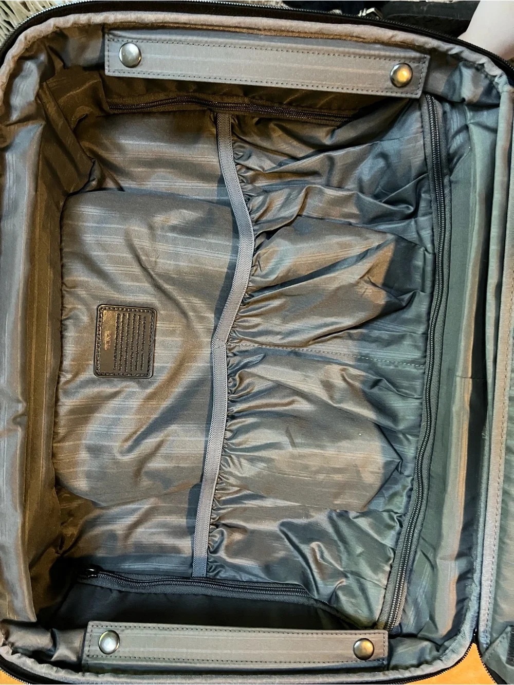 Tumi Black Travel Spinner Briefcase/Small Carry-on Suitcase with Front Pockets